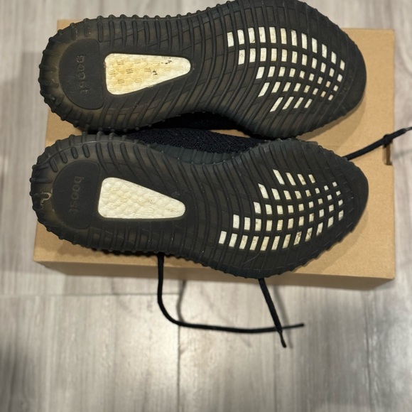 Yeezy Boost 350 black and blue size 8 - Picture 4 of 5